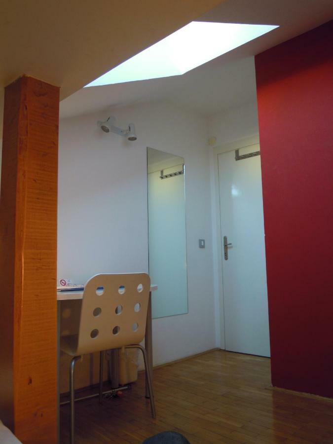 Rainbow Hostel *